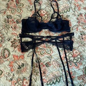 Oh la la Cheri Paris XL bra and garter lingerie set